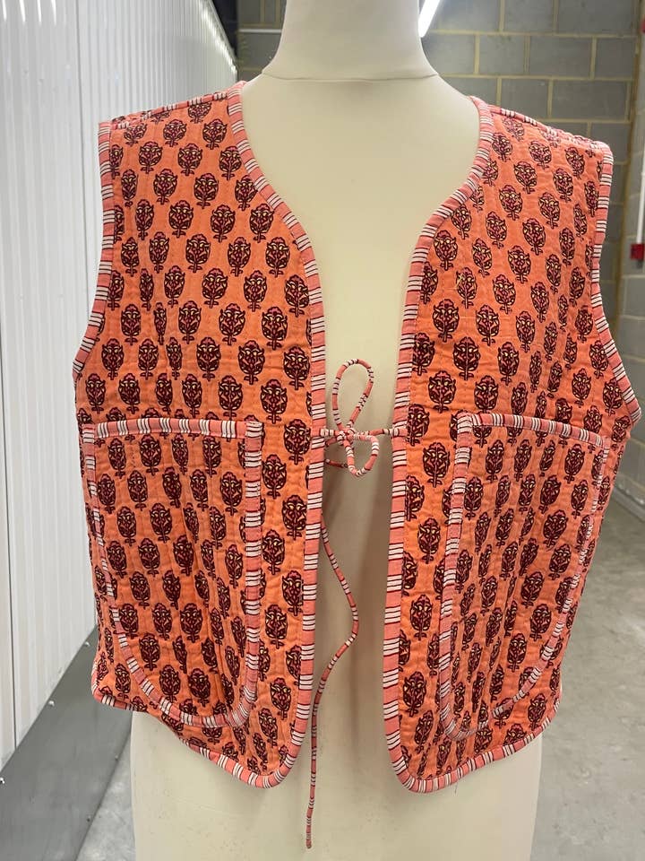 Colete Reversível de Algodão Acolchoado 100% - Tamanho único por atacado de Funky Yak Ltd