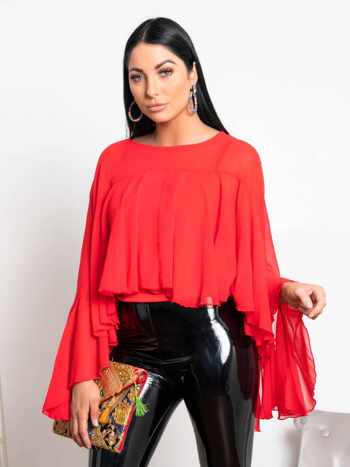 Haut à manches superposées Sheek en rouge pour la vente par Miss Attire