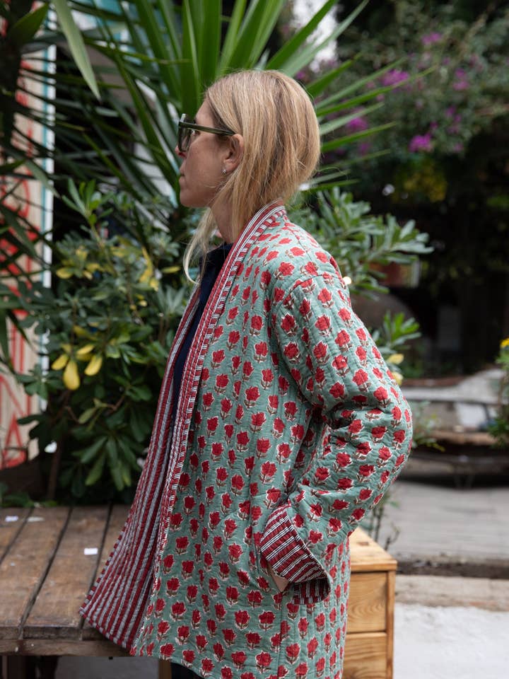 Kurze, wendbare Steppjacke für den Großhandel von Sanjanaandme