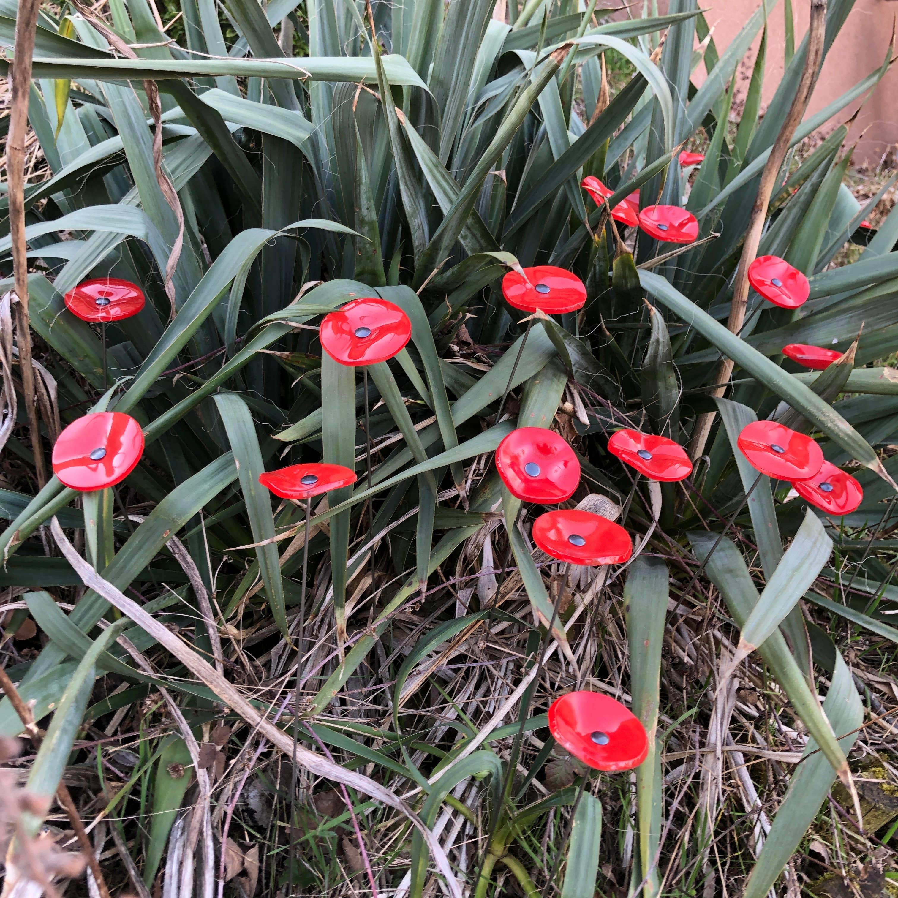 CARNEOL GLASS - Wholesale Garden/Lawn Stake - Small Glass Flower For Outside In Red17