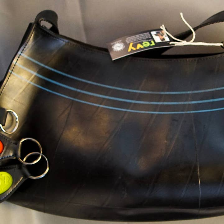 Schoudertas, de Revy Classic met ritssluiting voor wholesale door Revy Fair Trade