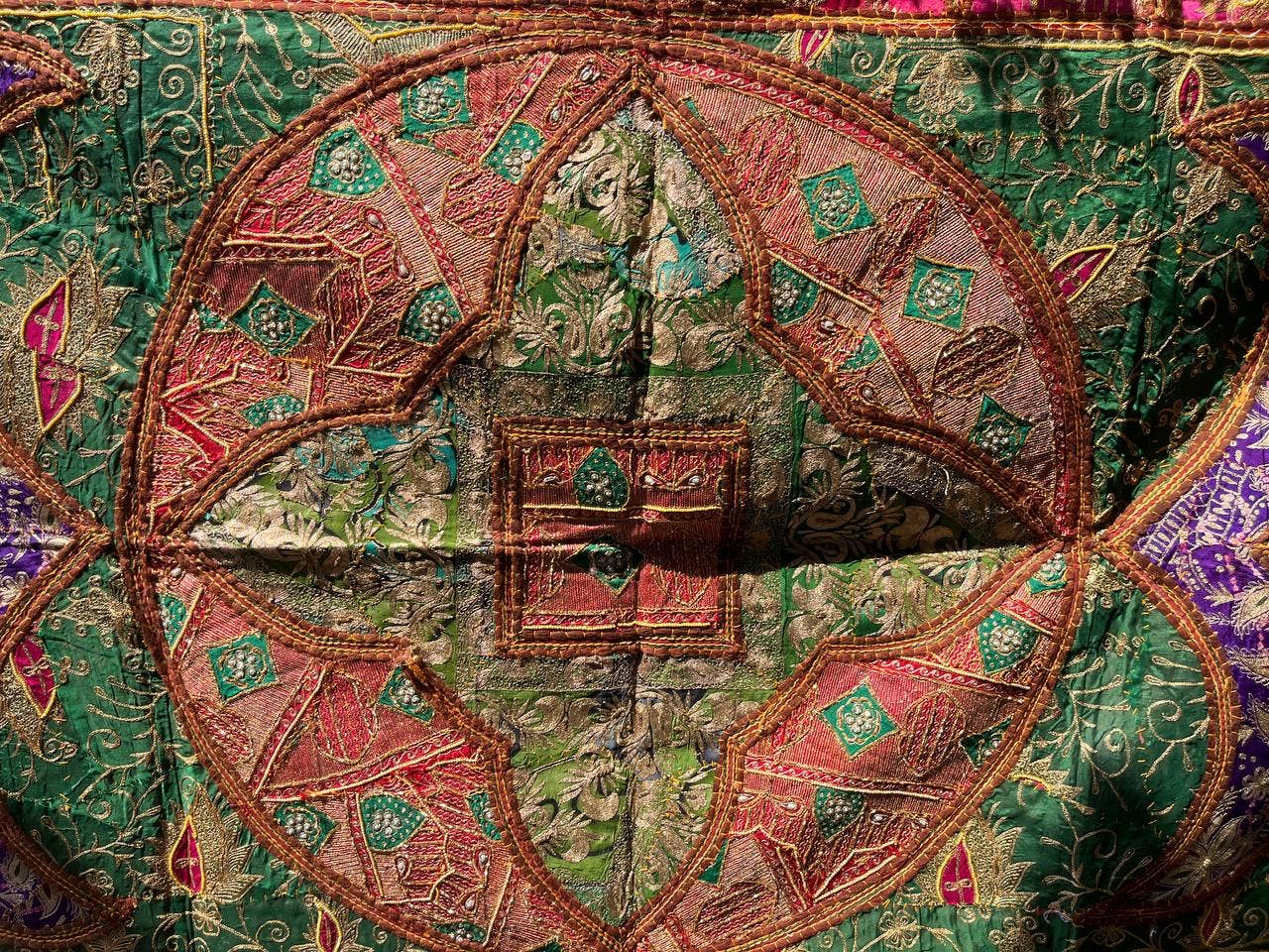 Bhawana Handicrafts – wholesale Löpare – Bondgård Boho Home Bordslöpare Zari Work Tapestry Vintage1