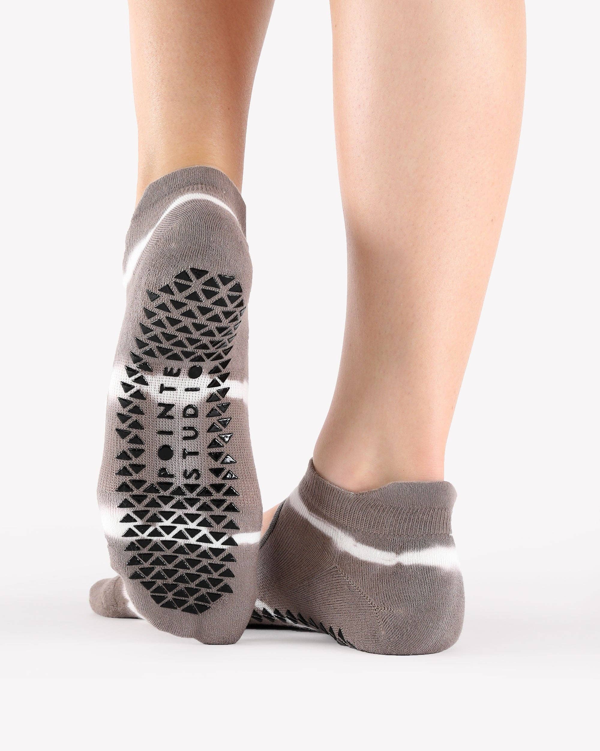 Gris Chaud Chaussette de Yoga à Sangle Shibori pour Femmes – Mélange de Coton Antidérapant pour Pilates & Barre en vente sur Faire1