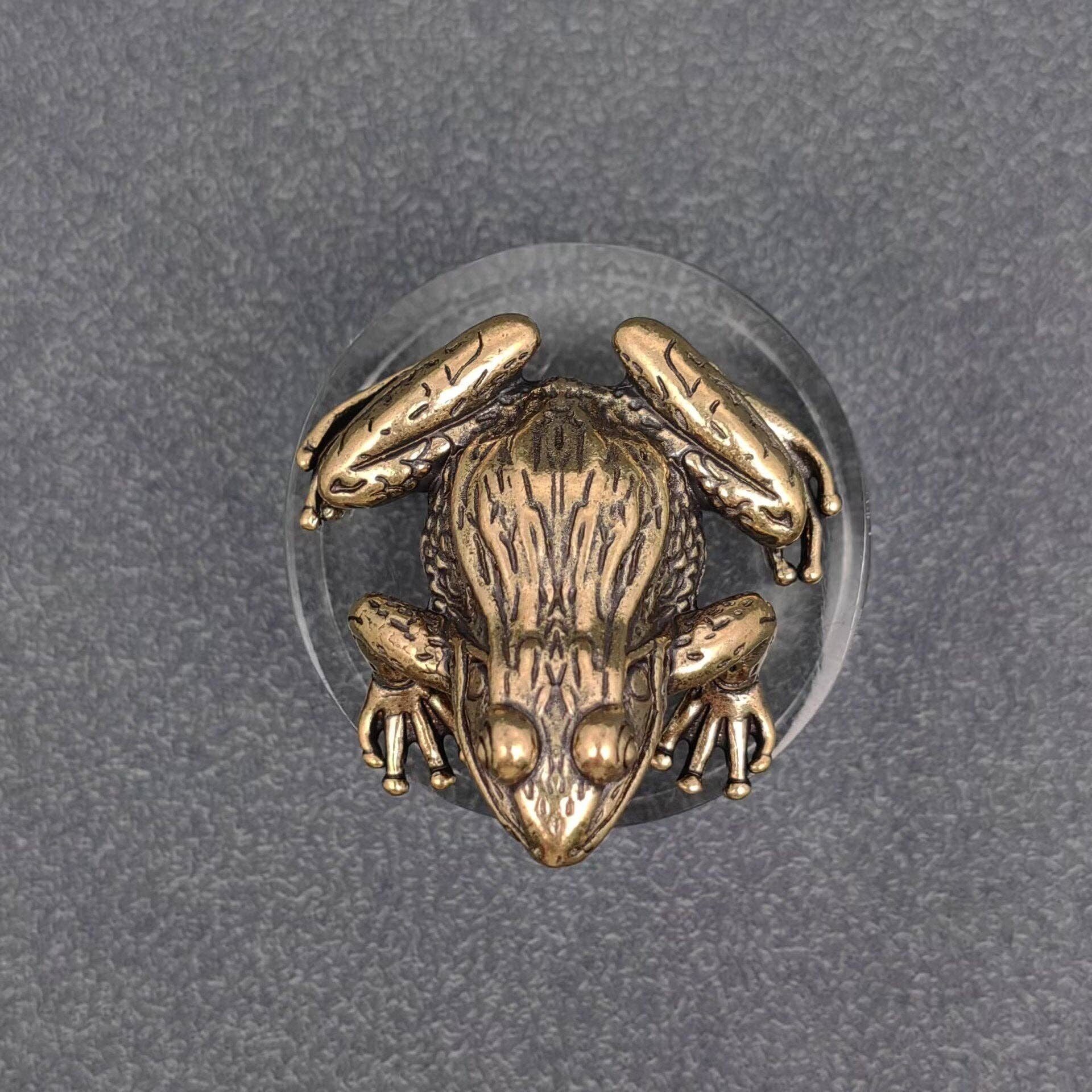 Mio Queena - Wholesale Decorative Tabletop Object - Vintage Brass Frog Desktop Ornaments Decorations4