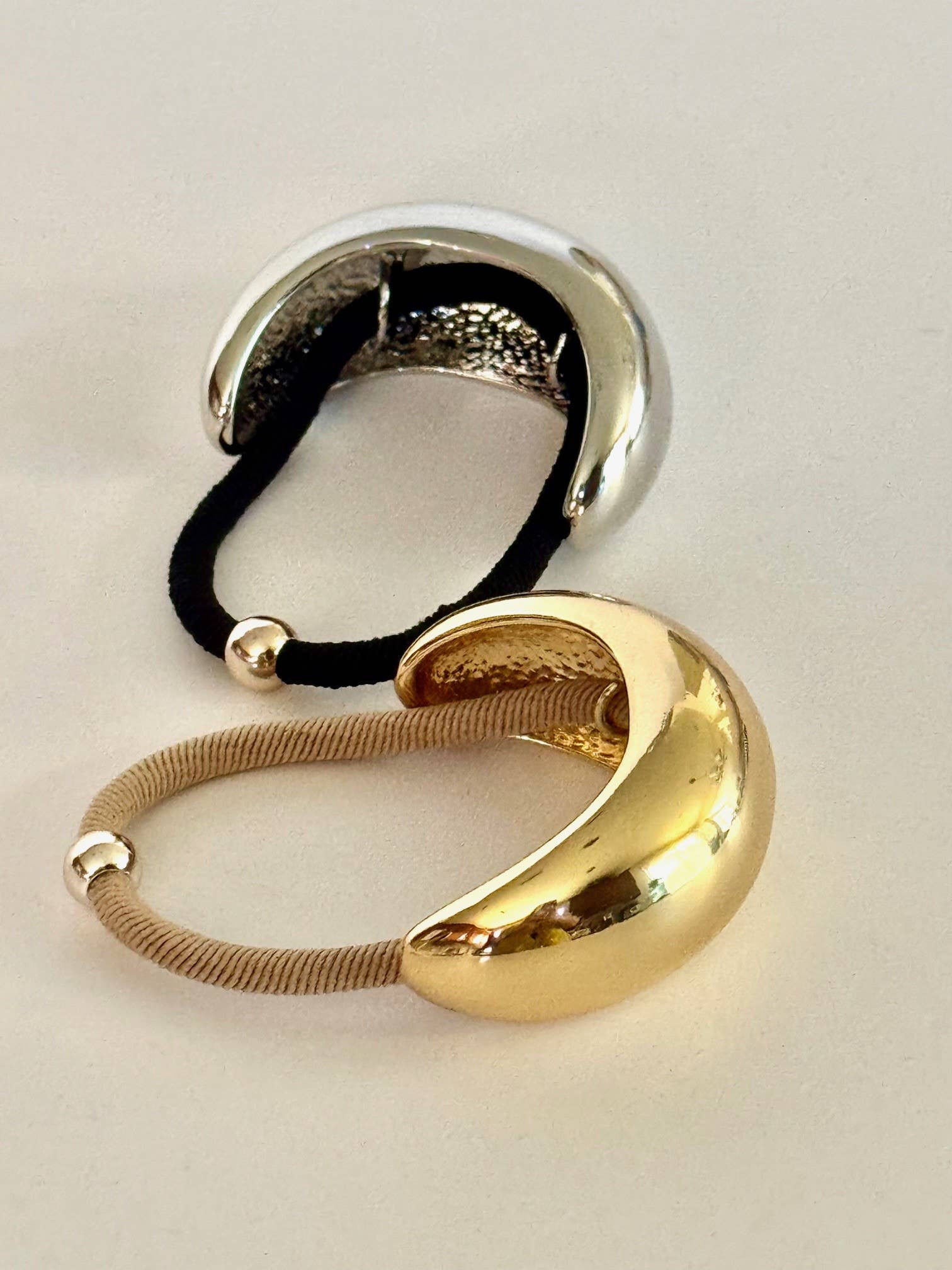 Ficcare - Venta al por mayor Goma para el pelo - Mujer - Coletero metálico en forma de luna dorado o plateado1