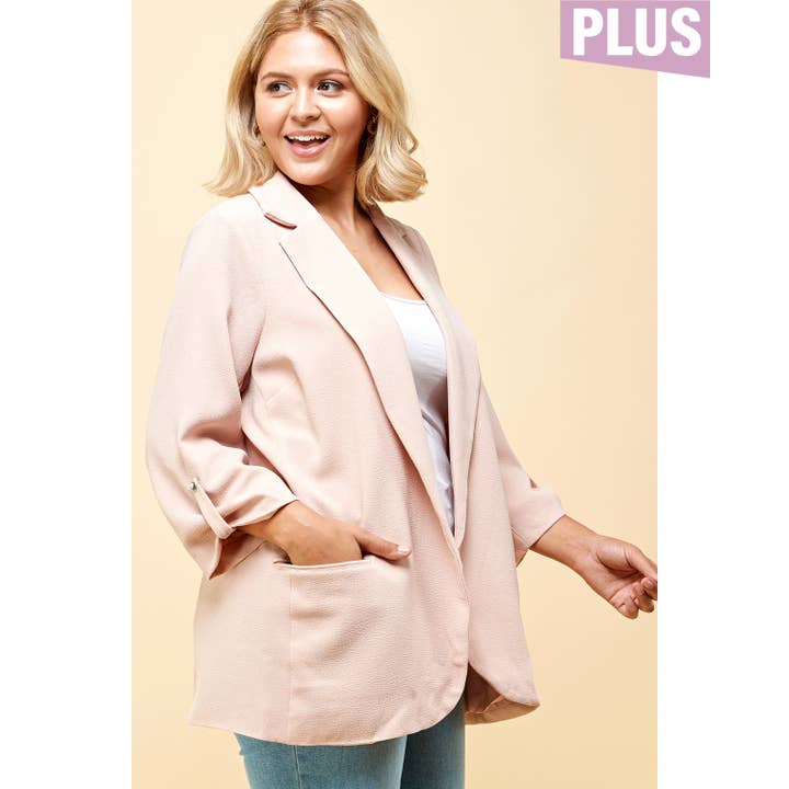 RODNA PLUS SIZE KAVAJ MED FRAMFICKOR OCH UPPRULLADE ÄRMAR för wholesale på Faire