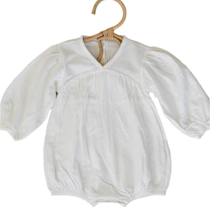 Chloe Pagliaccetto a Bolle | Pagliaccetto Classico in Lino Bianco per la vendita all'ingrosso da parte di ntrl co.