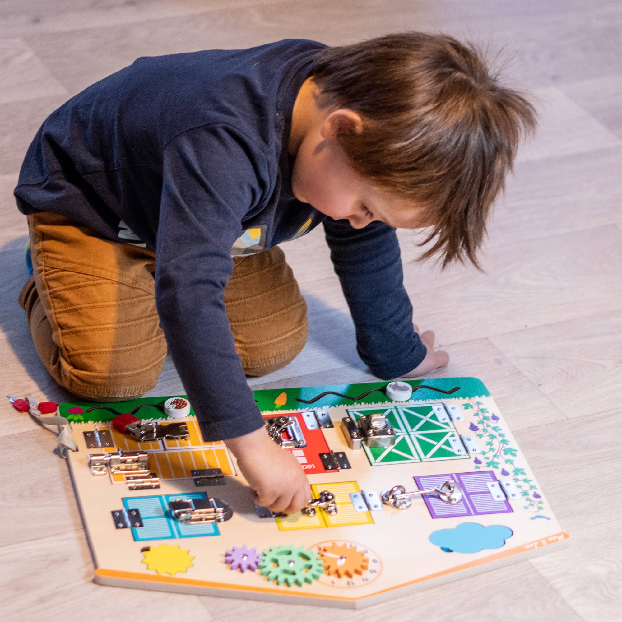 Max & Lea – wholesale Wood toy – Child – LOCKBOARD: A Superb Wooden BusyBoard2