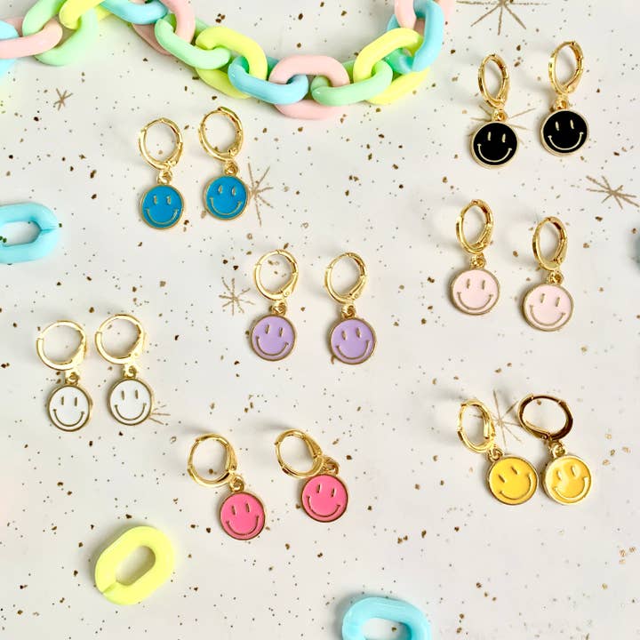 Trendiga guld Smiley Face Huggie Hoops - läcker guld örhängen för wholesale av Happyish Brand