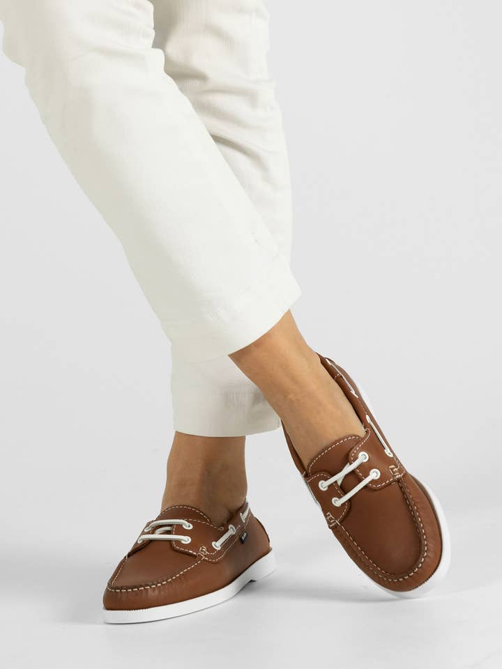 Regatta - Kamelfarbenes weiches Nappaleder für den Großhandel von Atlanta Mocassin