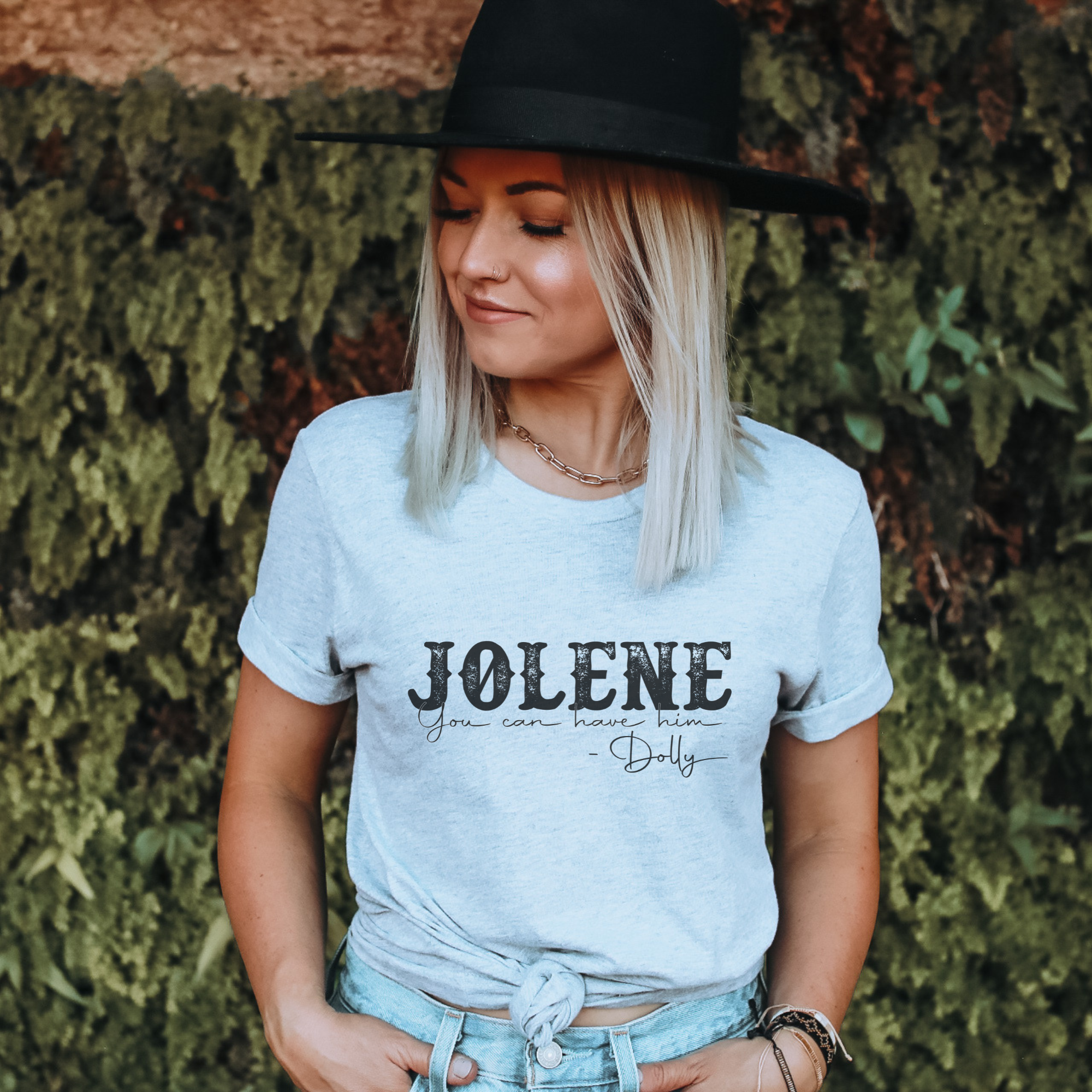 Trendznmore - Modern Graphic Apparel - Vente T-shirt sérigraphié – femme - T-shirt à motif western Jolene You Can Have Him5