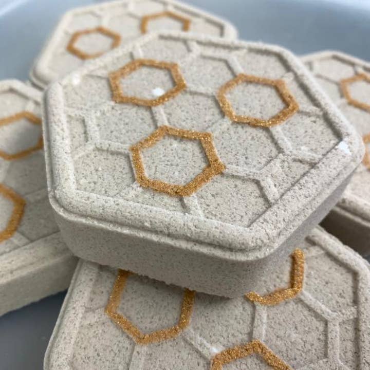 Honey Bee Bath Bomb for wholesale by Poppy & Thyme