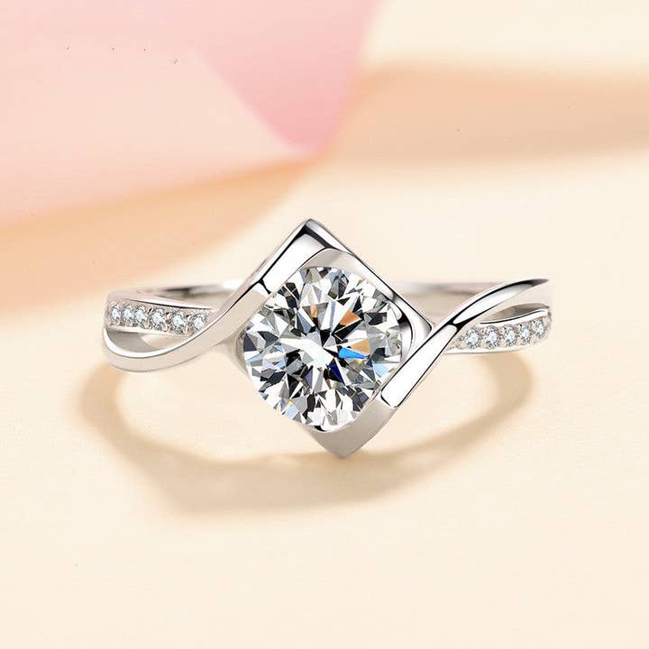 Bague de fiançailles pavée en moissanite en argent sterling 925 pour la vente par Perimade & Co. LLC