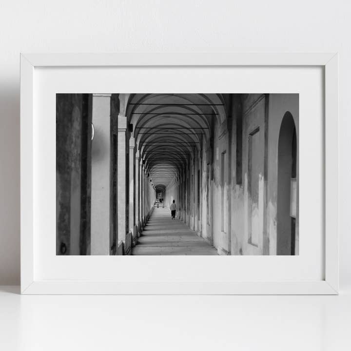 Photographie d'art en noir et blanc de Portico di San Luca Bologne Italie pour la vente par Mo & Paul Photography