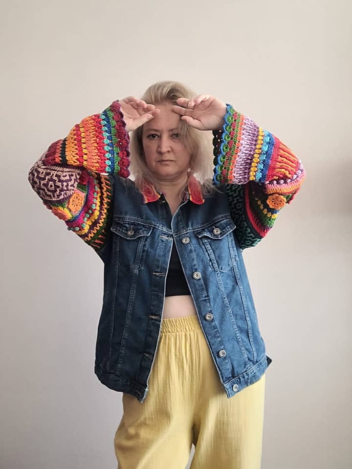 Casaco Denim Crochet Colorido Festival Crochet, Ganga Reciclado por atacado de Design company-Fatma Balkir