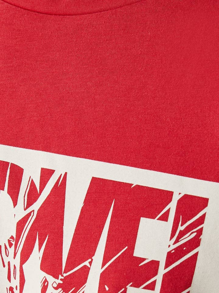 T-shirt Marvel Graphic in rosso per la vendita all'ingrosso da parte di Usolo Outfitters