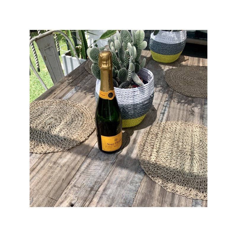 Paloma Black (Casa Natura Design, S.L.) - Vendita all'ingrosso Tovagliette - Sottopiatto Rotondo in Giacinto d'Acqua Naturale Intrecciato a Mano4