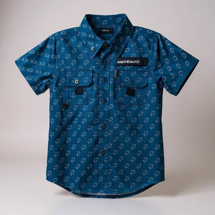 2026 Fiskeskjorta med knappar - blå fisk för wholesale av Keep the Littles Wild