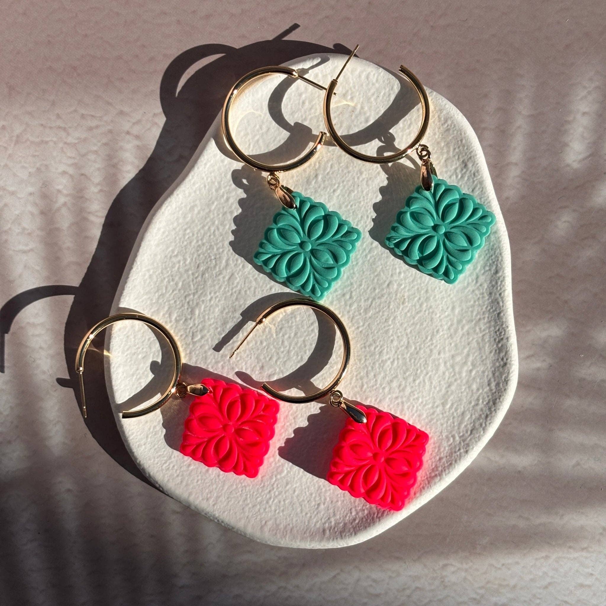 DUESTELLE ITALIA - Wholesale Huggie Earrings - Maiolica - 18k Gold Plated Hoop Earrings3