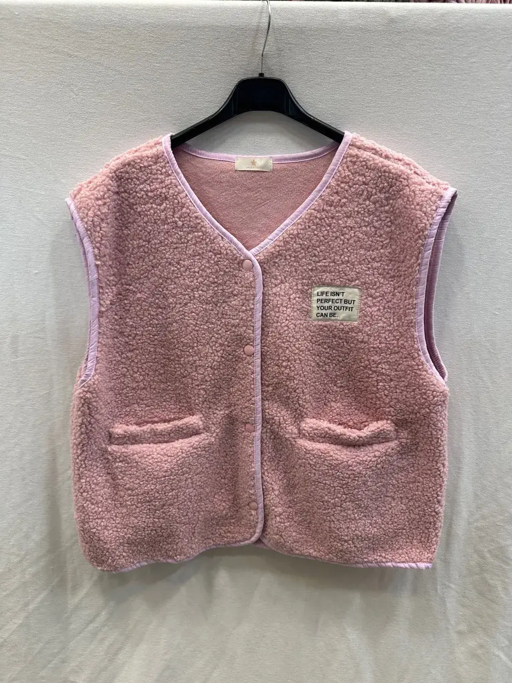 Mimi & Gogo - Wholesale Vest - Dames - Moumoute Vest Met Embleem @3418_GiEcussonMoumoute17
