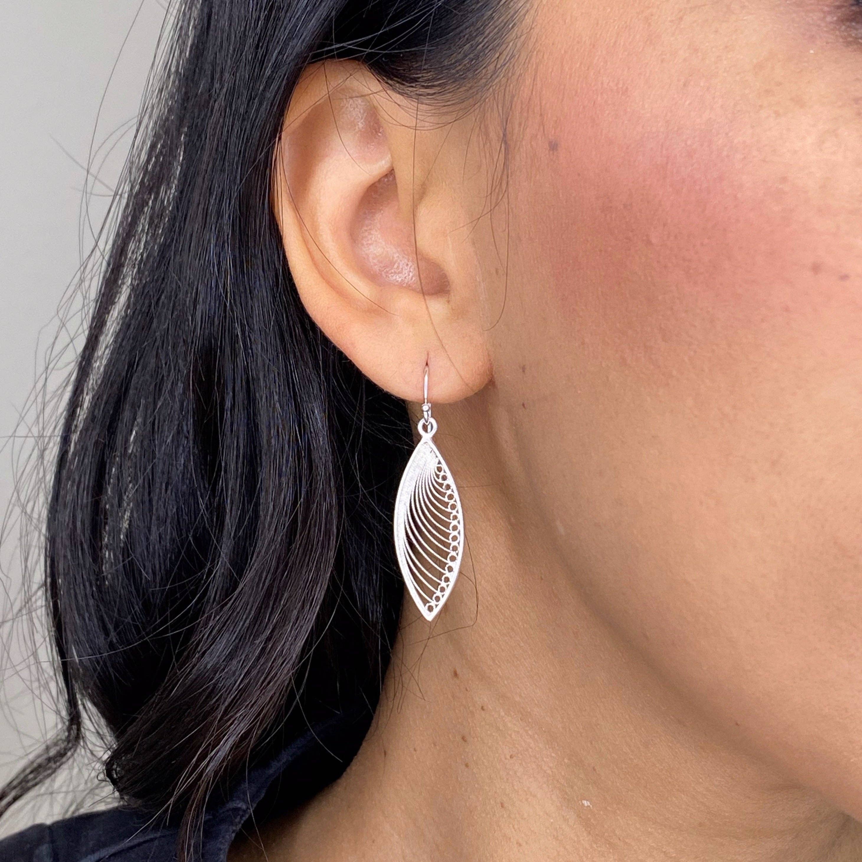 Olmox - Fine Filigree Jewelry – Großhandel Ohrhänger – MITTELGROSSE FILIGRANE OHRRINGE AUS KHAYAGOLD1