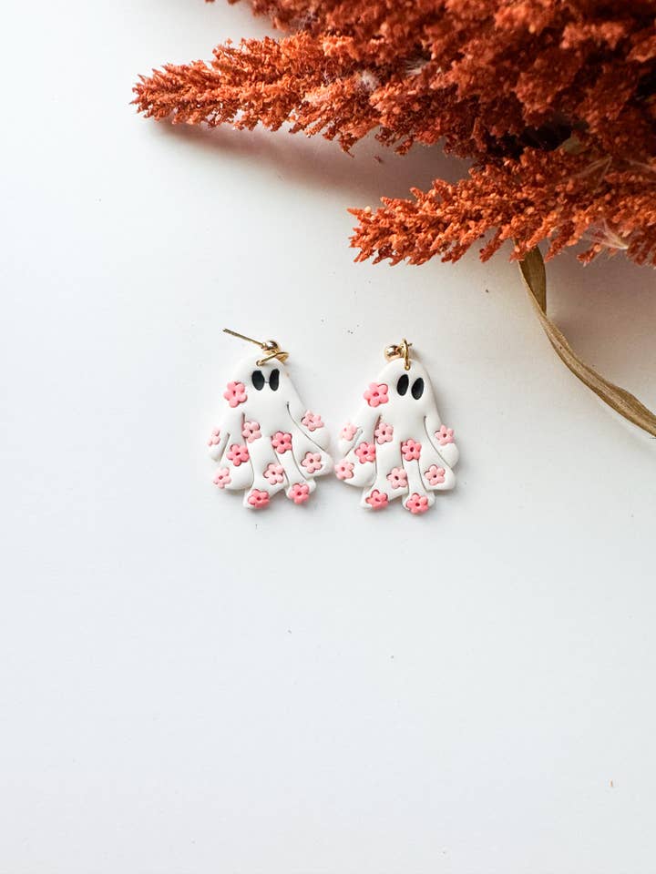 Lyserøde Blomst Spøgelsesøreringe for engroshandel hos Mountain Made Clay - Handmade Polymer Clay Earrings