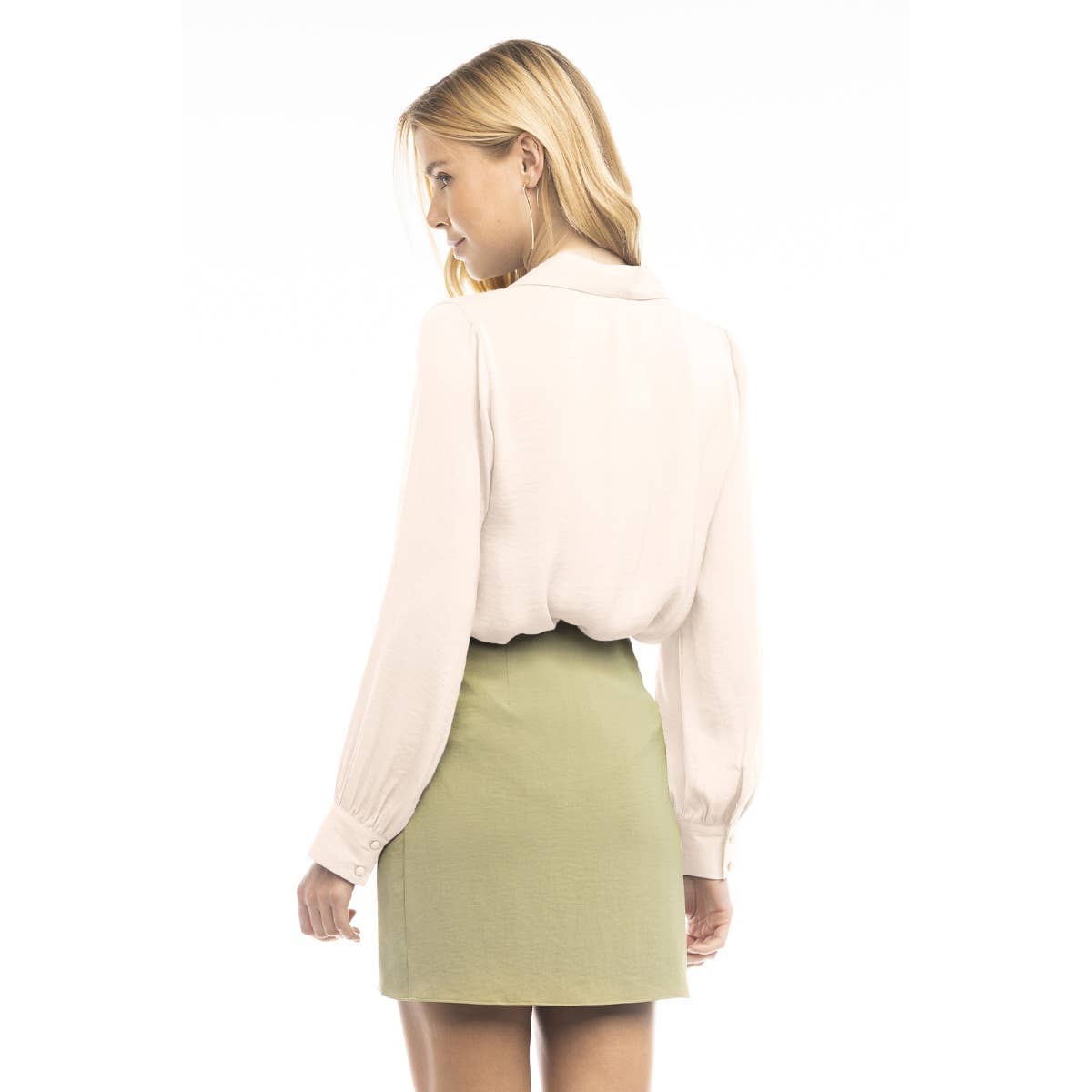 Naked Zebra - Vendita all'ingrosso Camicetta - Donna - Blusa Classica con Scollo a V e Bottoni - T7