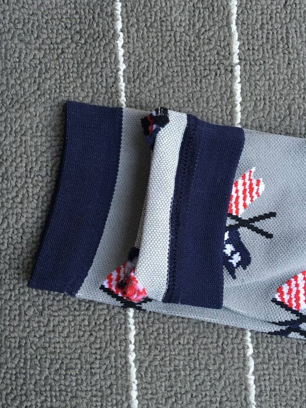 Calcetines de compresión grises con diseños de bandera para venta al por mayor de Kit Carson Accessories