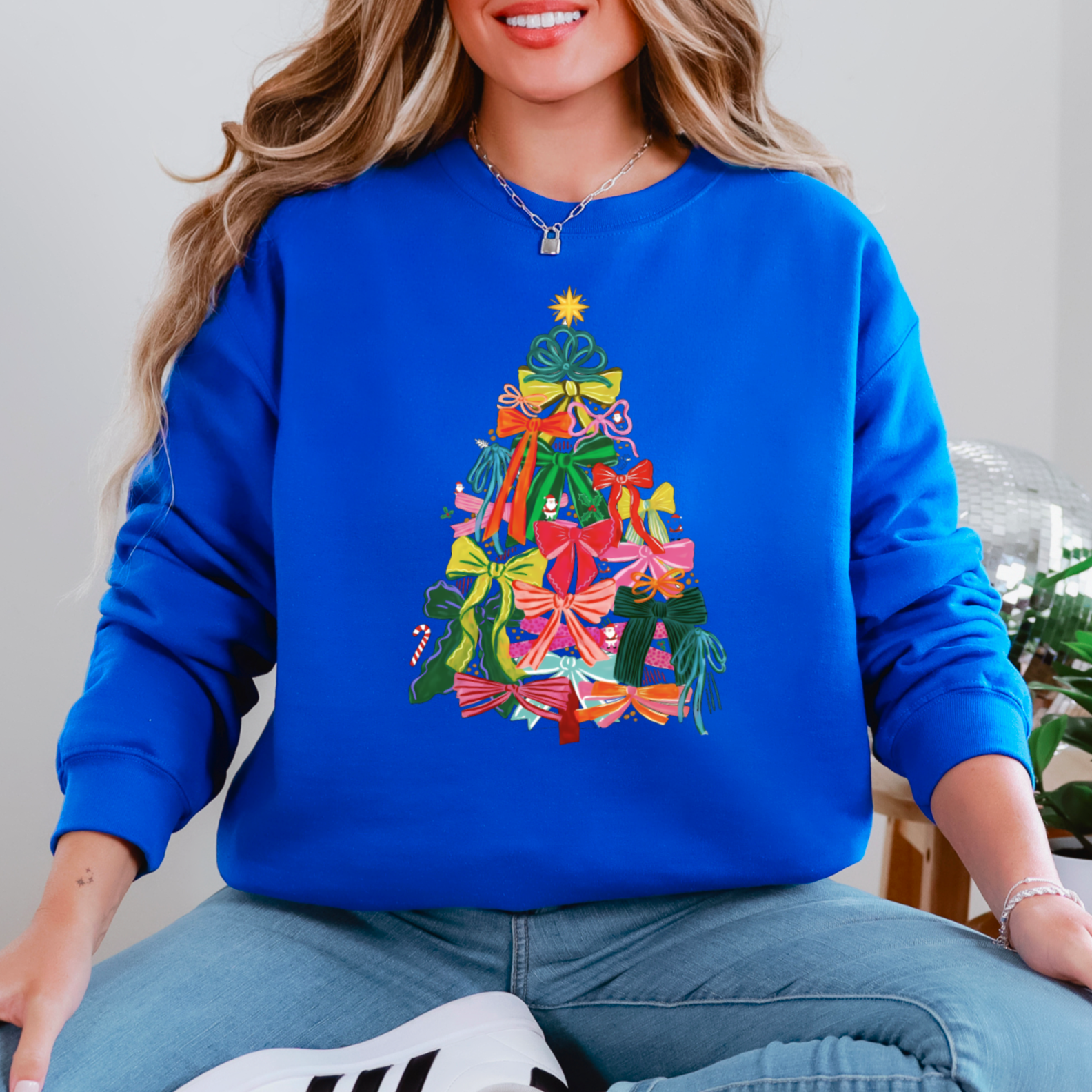 Shoppe SHC - Wholesale Graphic Sweatshirt - Women's - Bow Christmas Tree Christmas Sweatshirt | Gildan 4