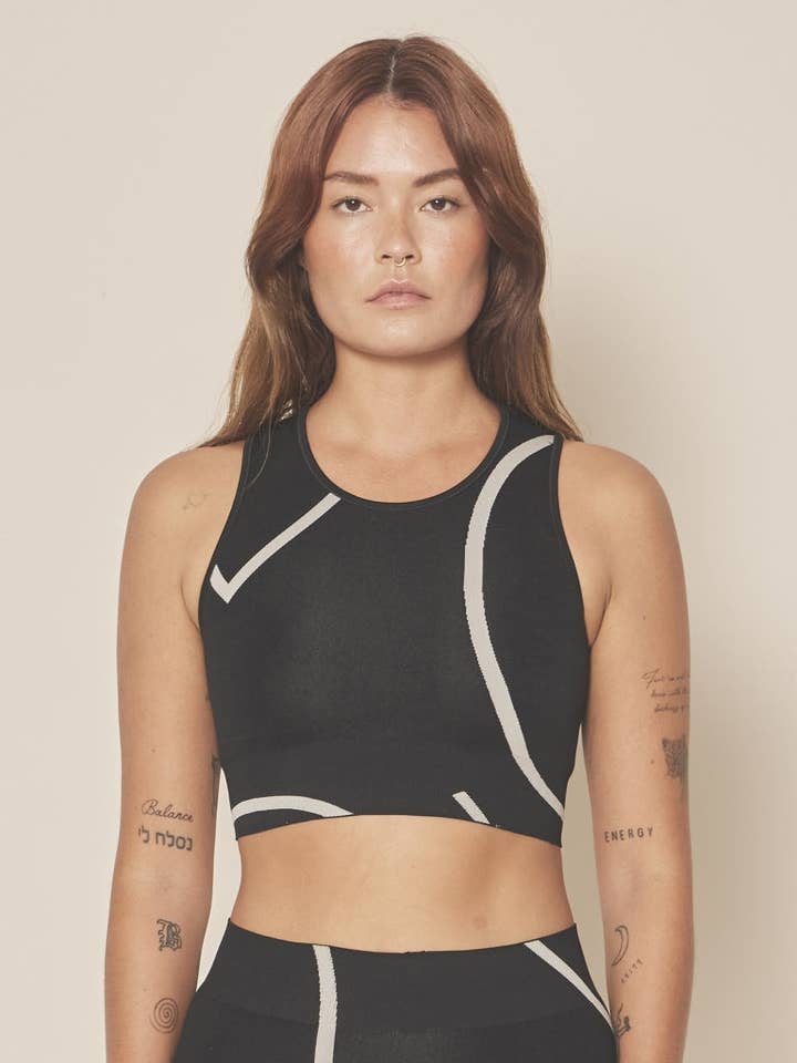 Top corto con logo Loud - Nero/Grigio sostenuto per la vendita all'ingrosso da parte di Moonchild Yoga Wear