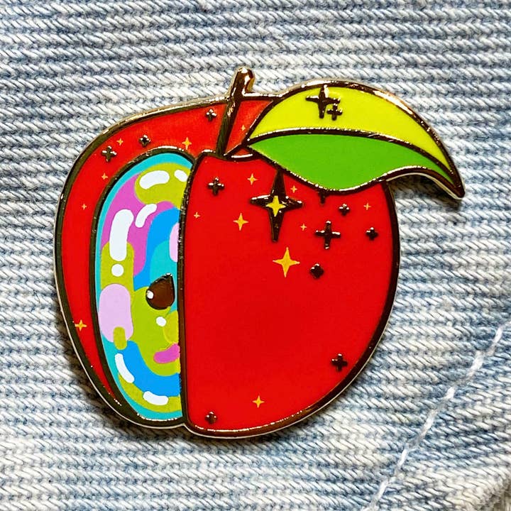 La Pomme Magique - Arc-en-ciel - Une Tête dans les Nuages Épingle en Émail pour la vente par snacks please