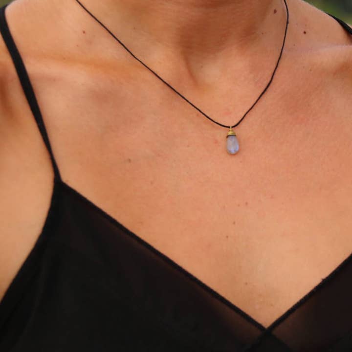 Halskæde med vedhæng, silkekæde med ædelsten, halskæde med labradorit og månesten for engroshandel hos Positiva Jewelry