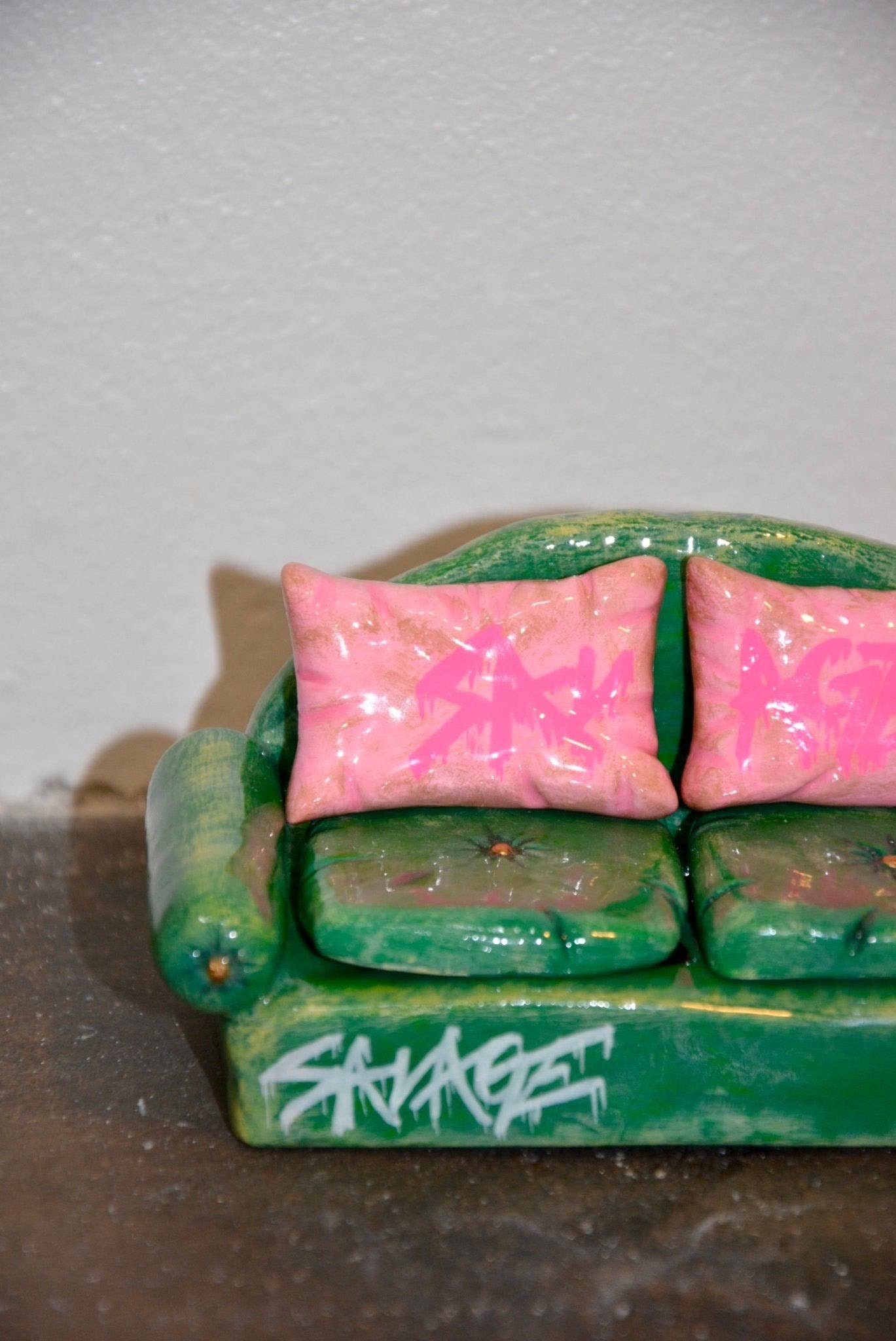 House of Savage - Wholesale Sculpture - SAVAGE GRAFFITI COUCH2