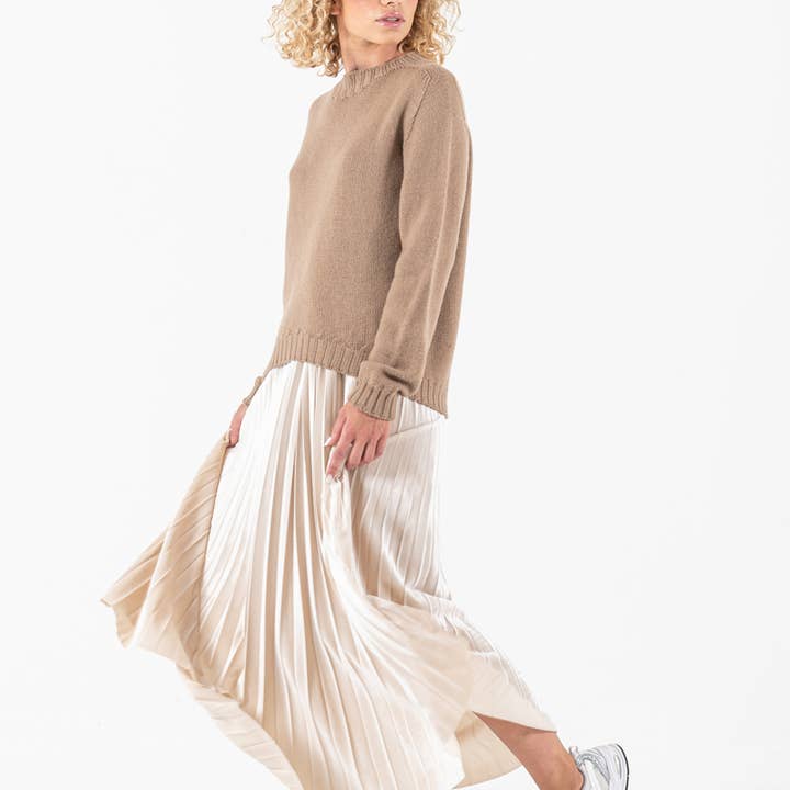 PLEATED SKIRT and other Purchase Wholesale tissus pour particulier. Free Returns & Net 60 Terms on Faire trending on Faire.