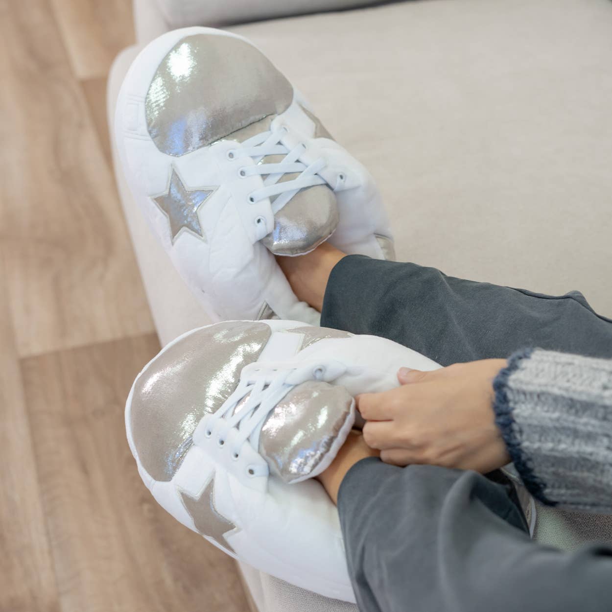 Flamingueo - Venta al por mayor Zapatillas para casa - Unisex - Giant silver glitter home shoes6