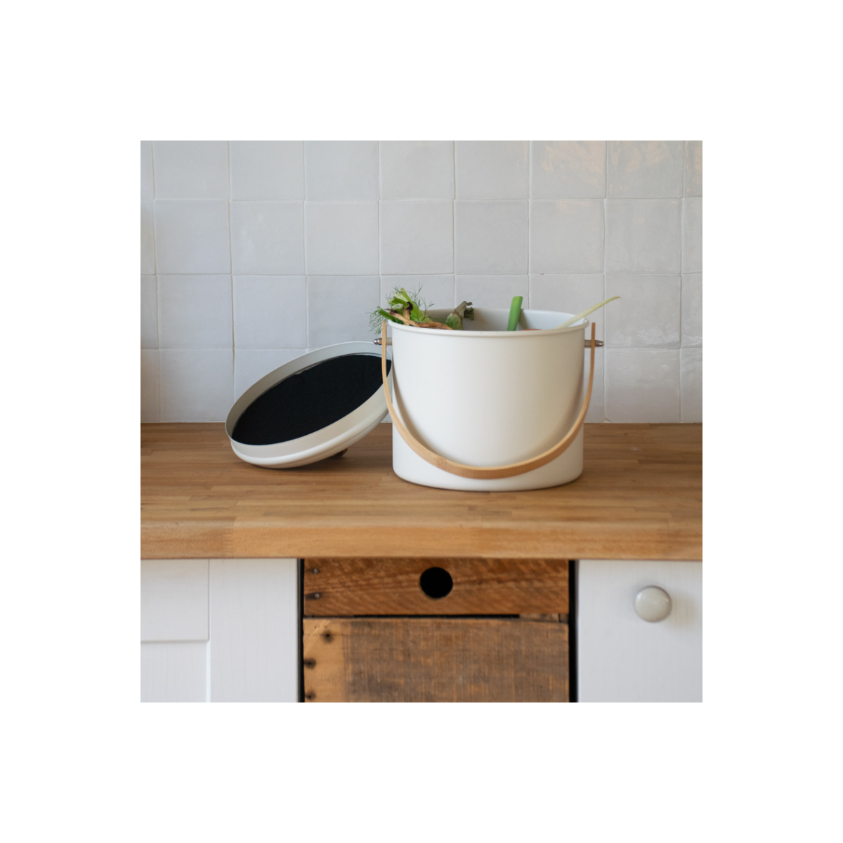 Pebbly France - Wholesale Food Storage Container - 7L Compost Bin in Steel with Built-in Odor Filter3