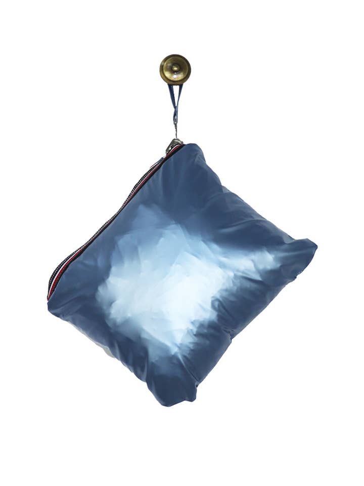 Attrait Paris - Venta al por mayor Cortavientos - Mujer - Cortavientos largo metálico con capucha y cremallera de colores Tallas grandes9