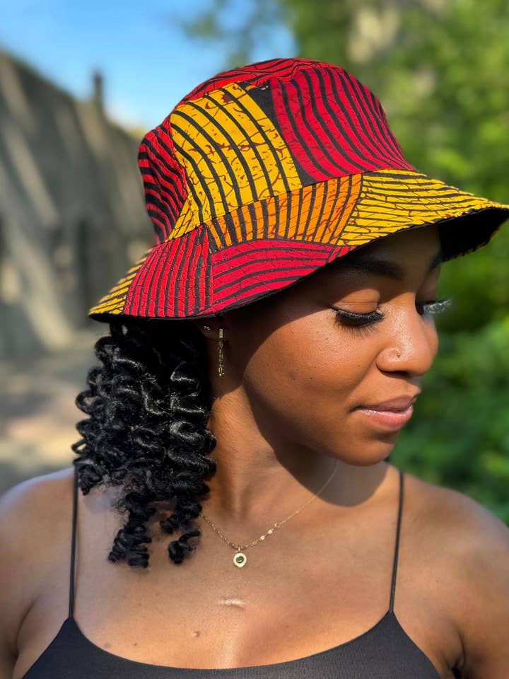 Bob / Chapeau de pêcheur avec imprimé africain - Motif de cercles concentriques rouges et jaunes - Tailles enfants et adultes (Unisexe) pour la vente par AfricanFabs