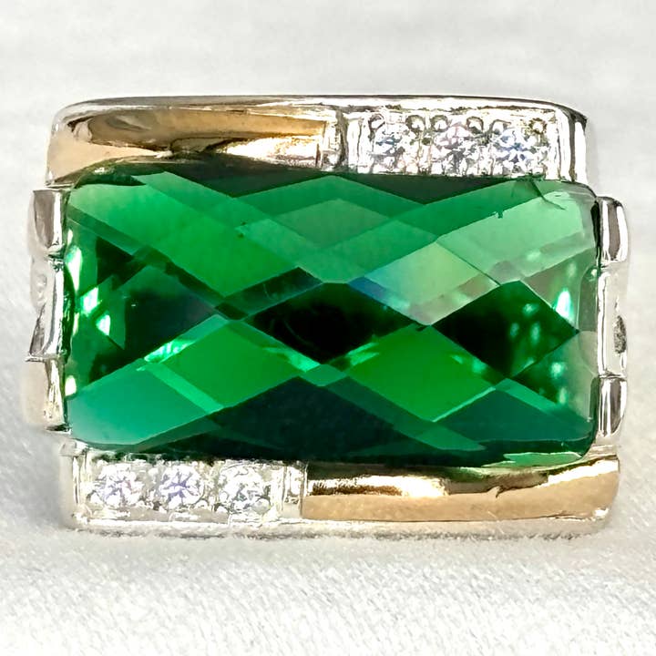 Anel Retangular Verde em Prata 925 e Ouro 10k por atacado de QURI