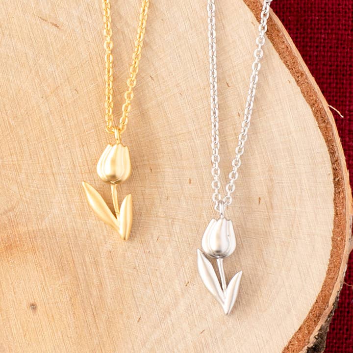 Collier à breloques en forme de fleur de tulipe pour la vente par Rebecca Accessories LLC