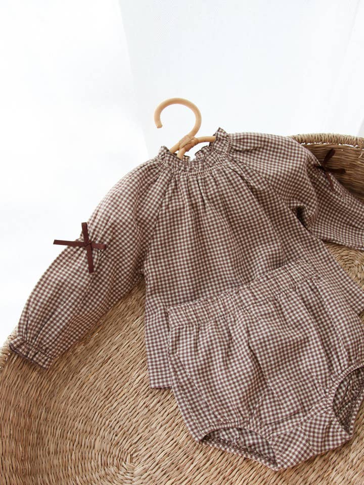 Minnie & Monty - Wholesale Clothing Set - Baby - Brown/Gingham Bow Sleeve Blouse & Bloomer Set3