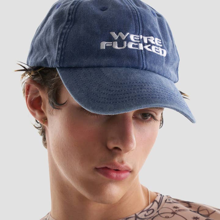 Effy Distressed Logo Cap i Vintage Denim för wholesale av Heretic Nine