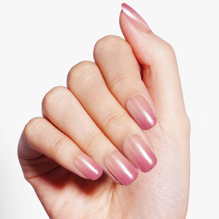 Weiche neutrale Mauve-Gel-Nagelstreifen mit einem sauberen, minimalen Glanz | Mauve Breath-2859 für den Großhandel von Danni & Toni