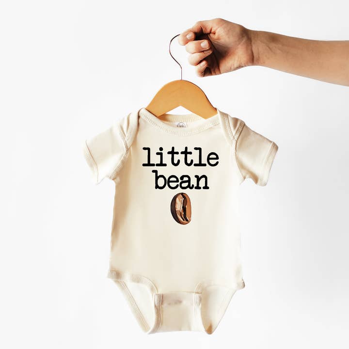 Love You a Latte Shop – Großhandel Body (ohne Füße) – Baby – Little Bean Babybody in Naturfarbe