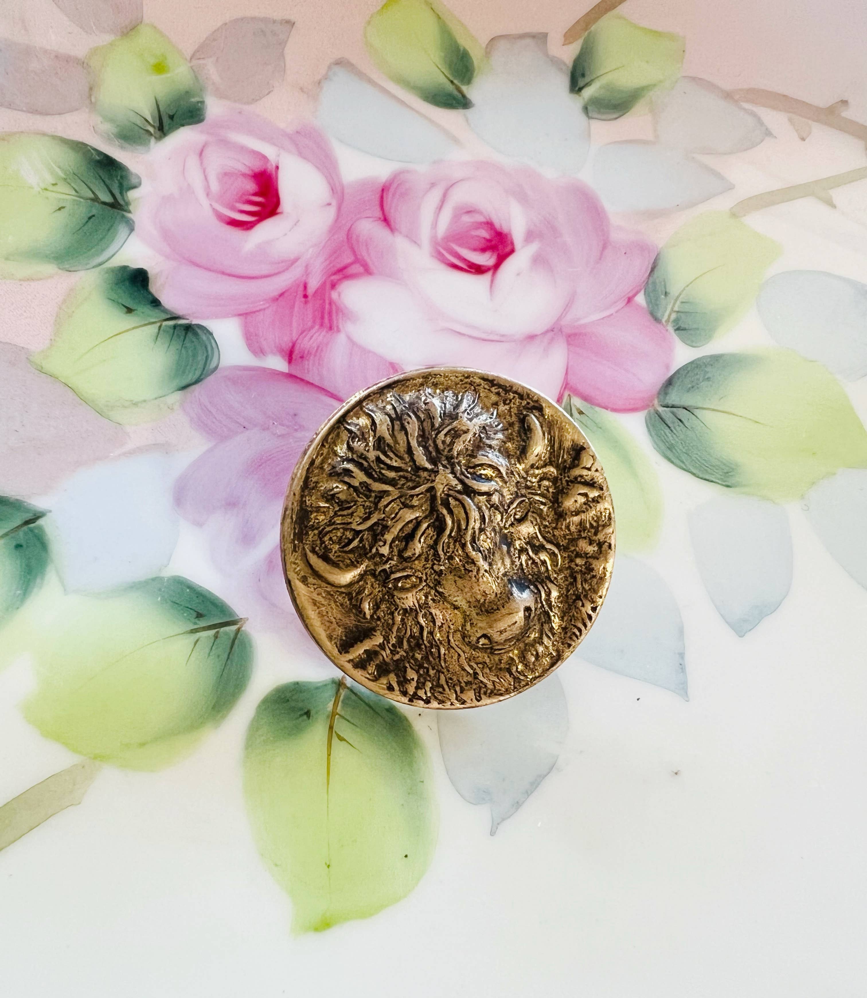 Vintage Bliss - Wholesale Brooch - Western Brass Patina Buffalo Hat Pin