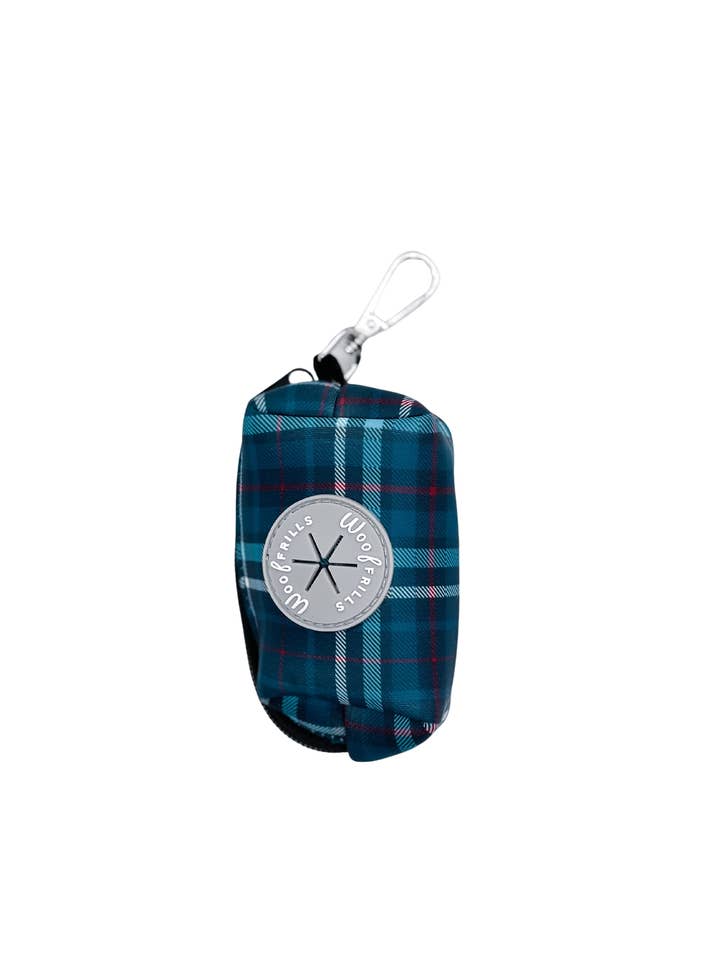 Porte-sac à crottes pour chien | Distributeur de sacs à crottes | Plaid Date pour la vente par Woof Frills