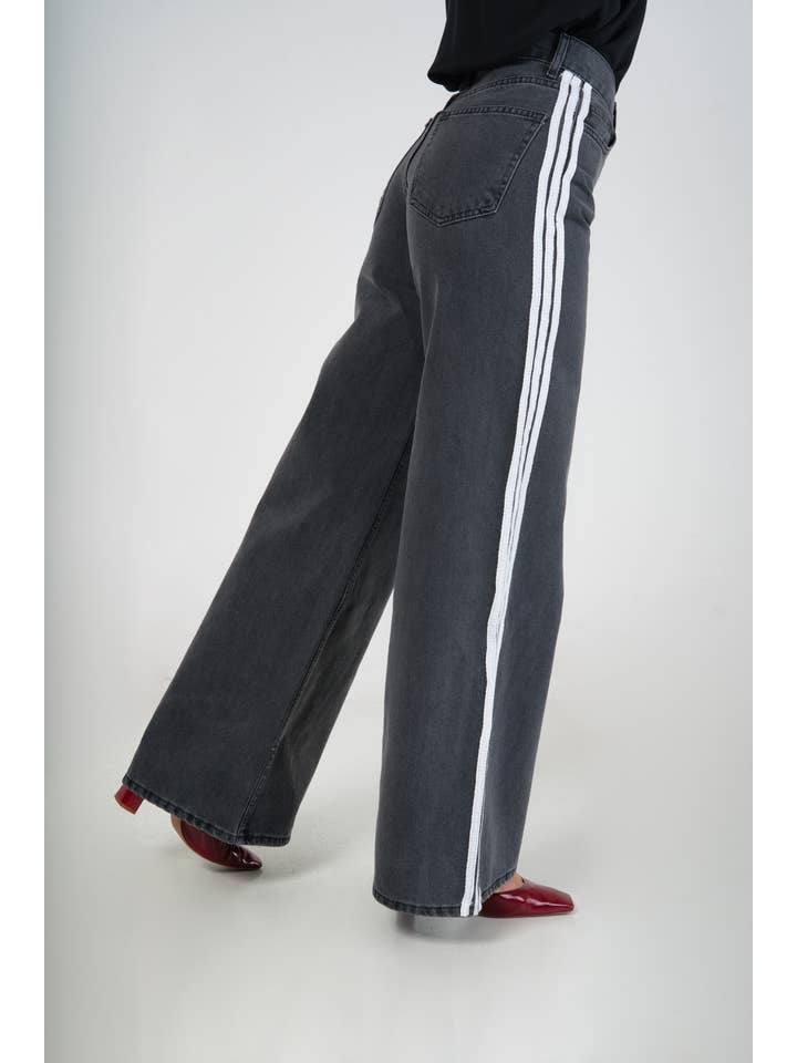 MAXMILA PARIS - Wholesale Pants - Women's - Gray wide-leg jeans with side sport stripes – LEON2