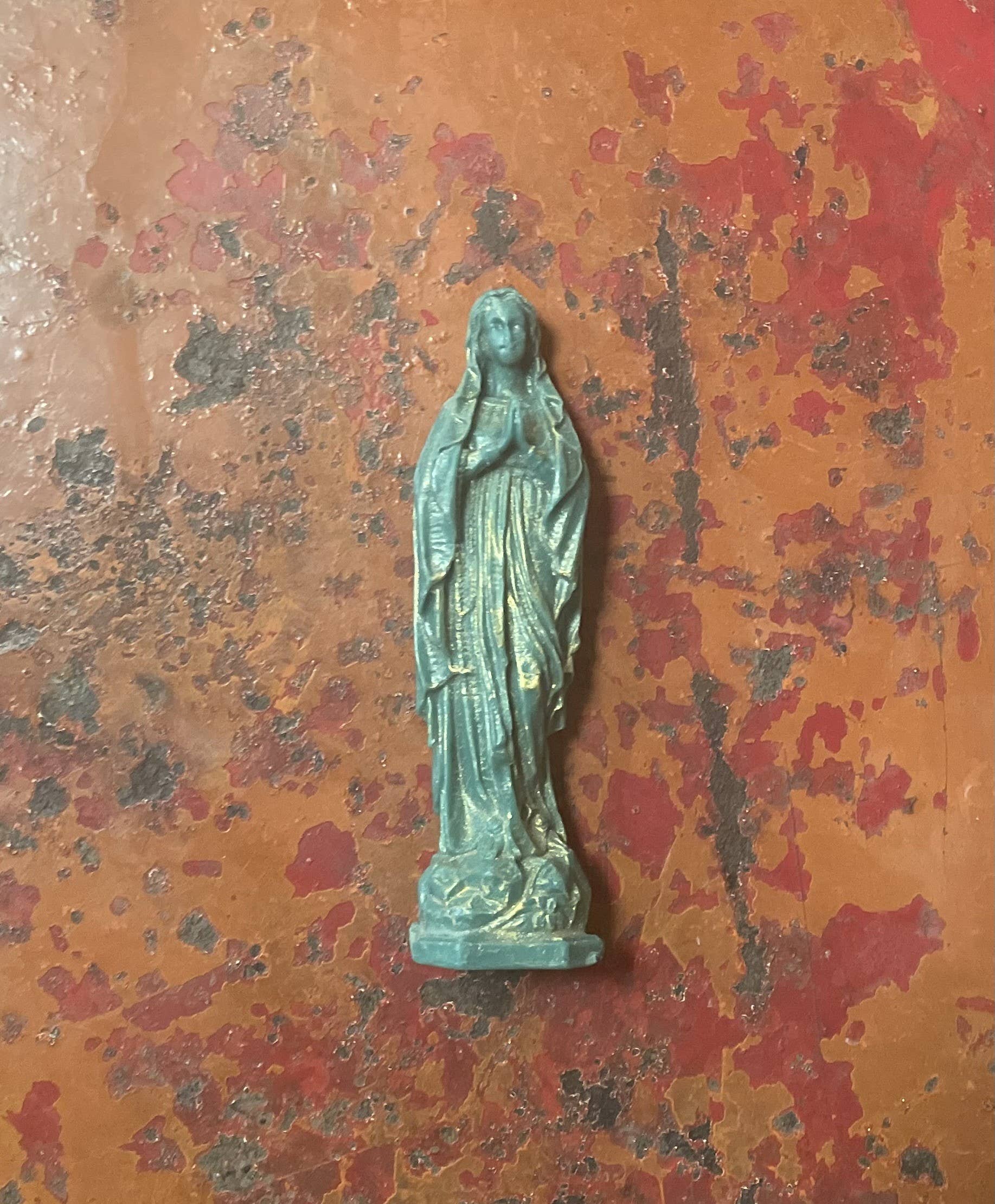 GREENRANN - Wholesale Decoratief beeldje - Standbeeld Madonna (Maagd Maria) van was in smaragdgroen parelmoer en goud0