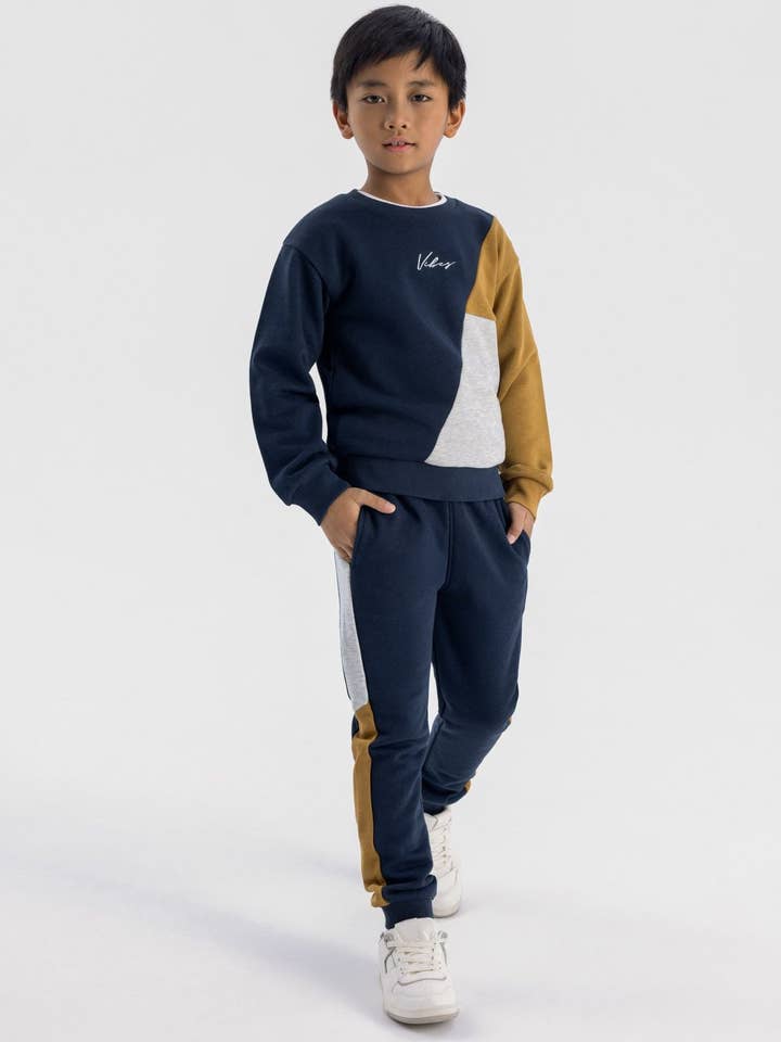 Boys crew neck sweatshirt and joggers set with panels navy 1-8y for wholesale by Minoti sp. z o.o.