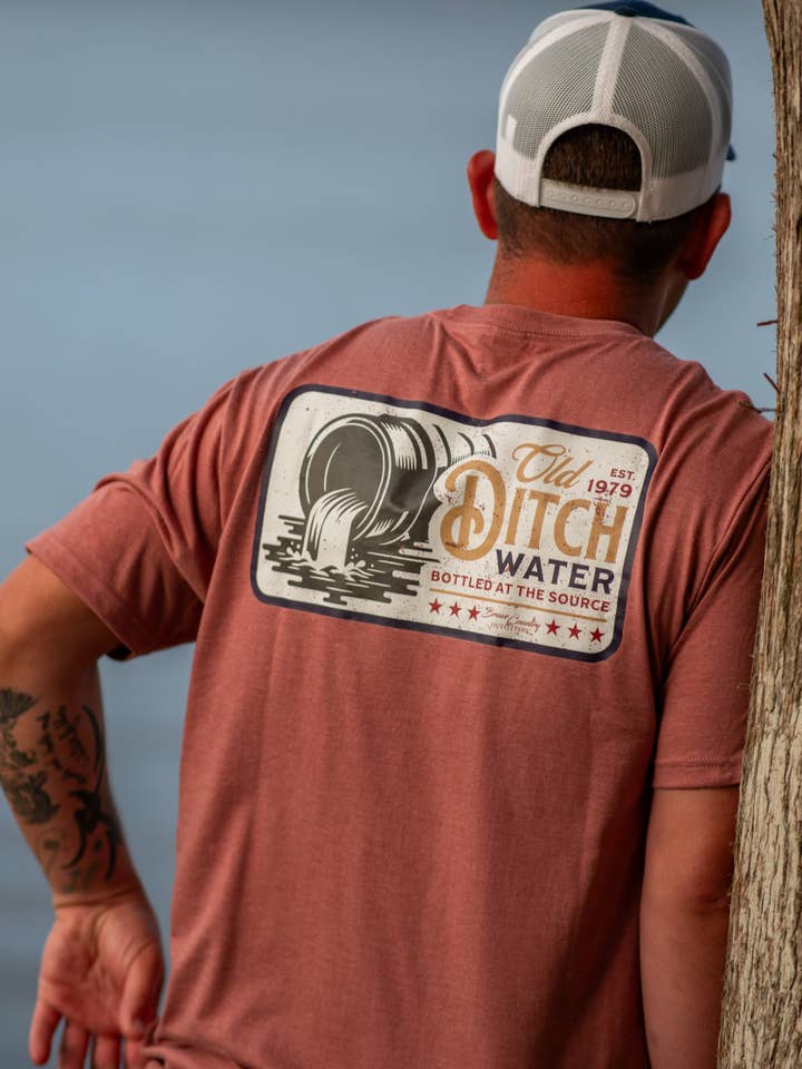 Vieille Eau de Fossé pour la vente par Brave Country Outfitters